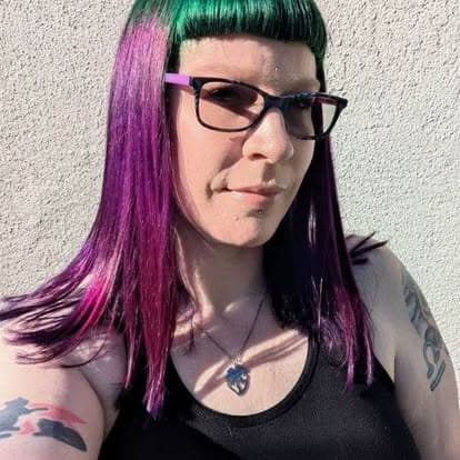 Emerald bangs into magenta lengths, straight with a blunt fringe